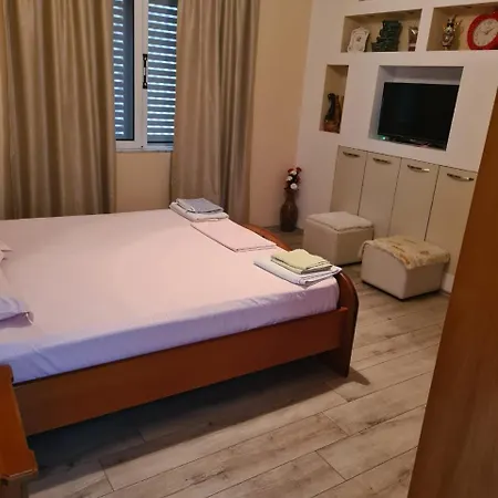 Apartament Markel *