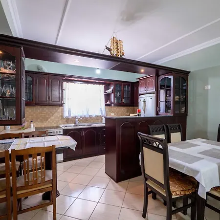 Markel Apartament *